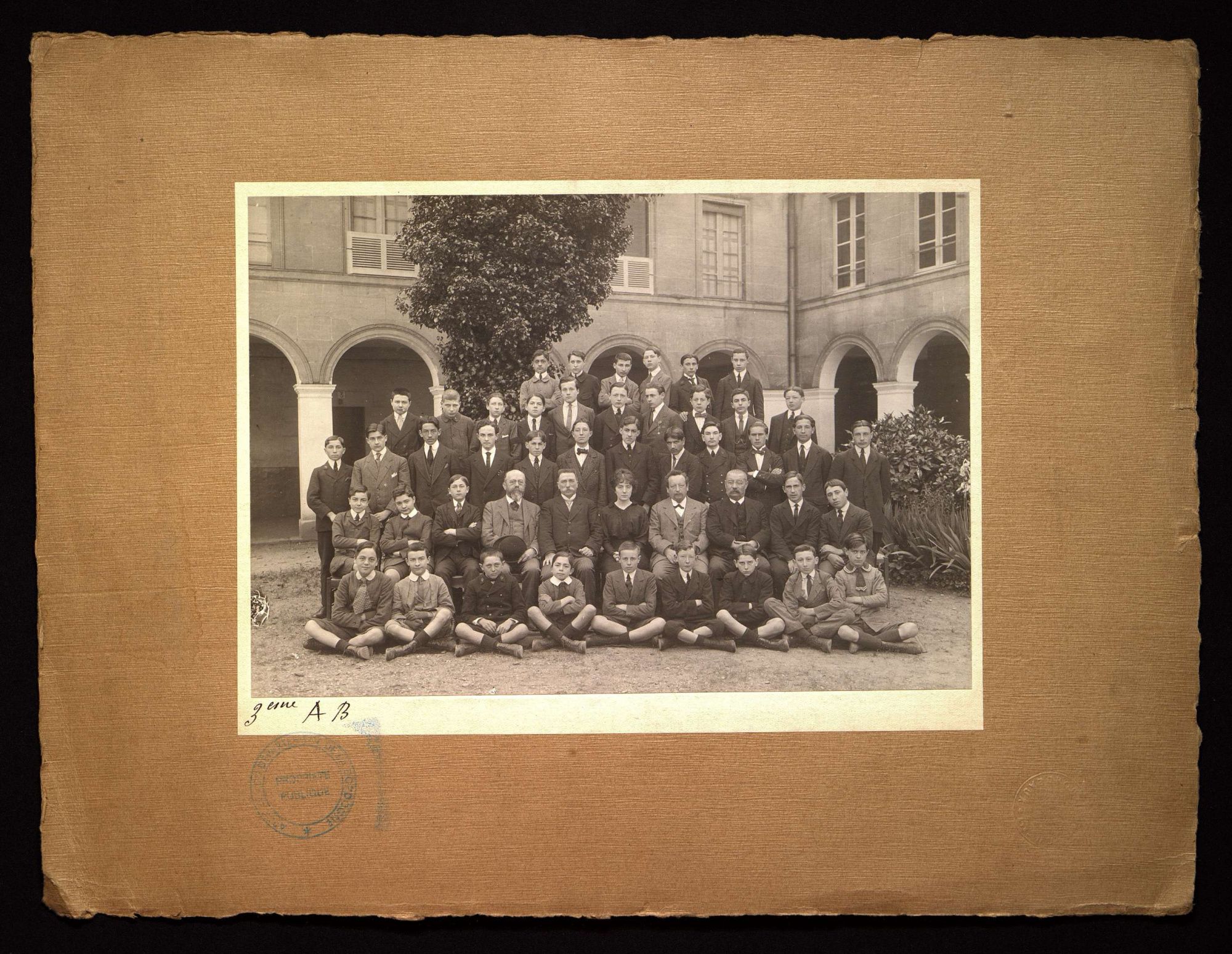Élèves et professeurs au lycée de garçons de Périgueux. Classe de 3e (1896-1897).