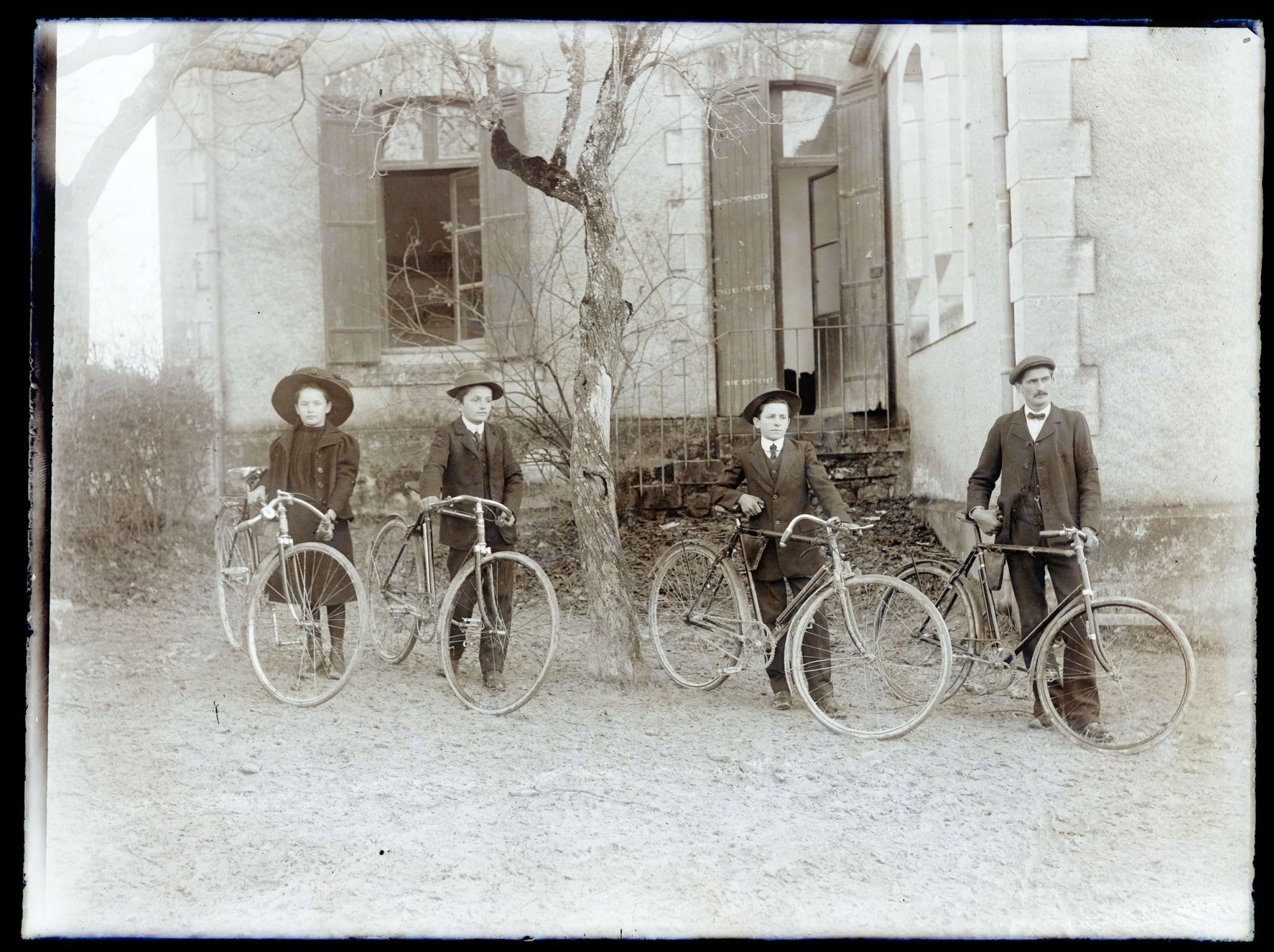 Origines familiales  - IV